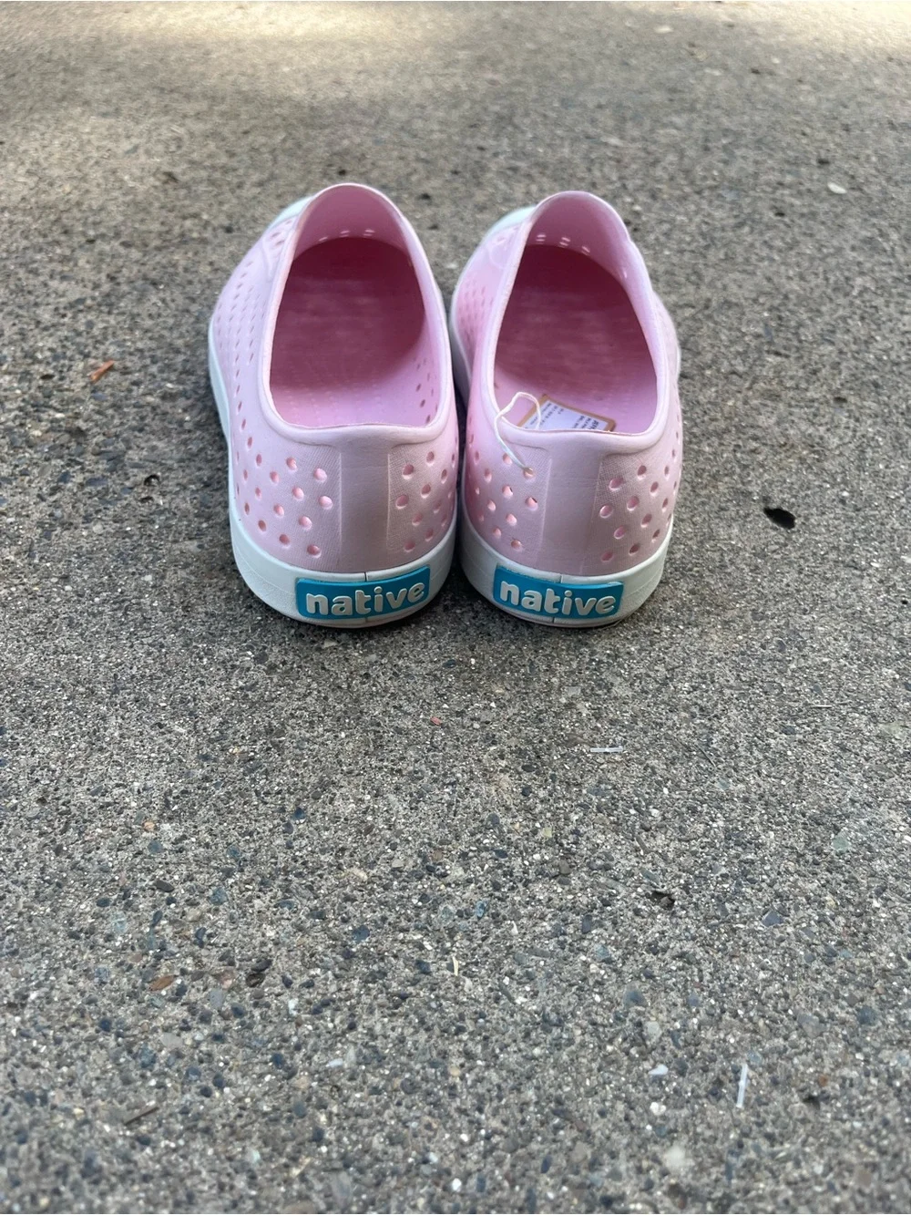 NWT Native Jefferson Slip-On Kids Shoes in Light Pink Size 4